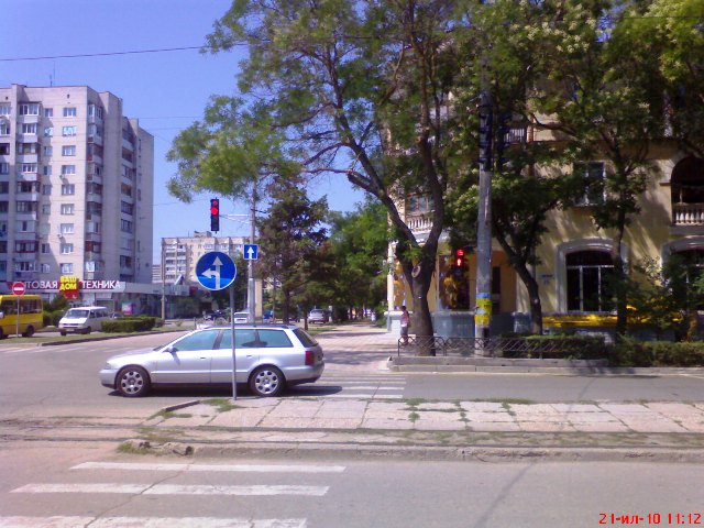 Евпатория 2010 улица Фрунзе днем Евпатория 2010 улица Фрунзе днем